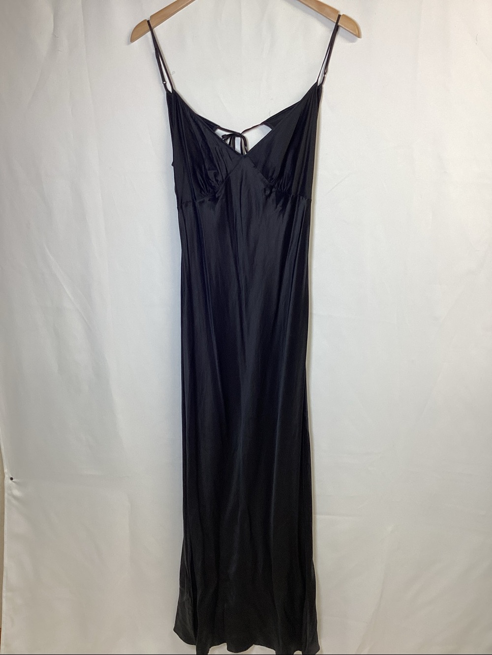 VICTORIA’S SECRET Long 100% Silk Black Open Back Nightgown Size L